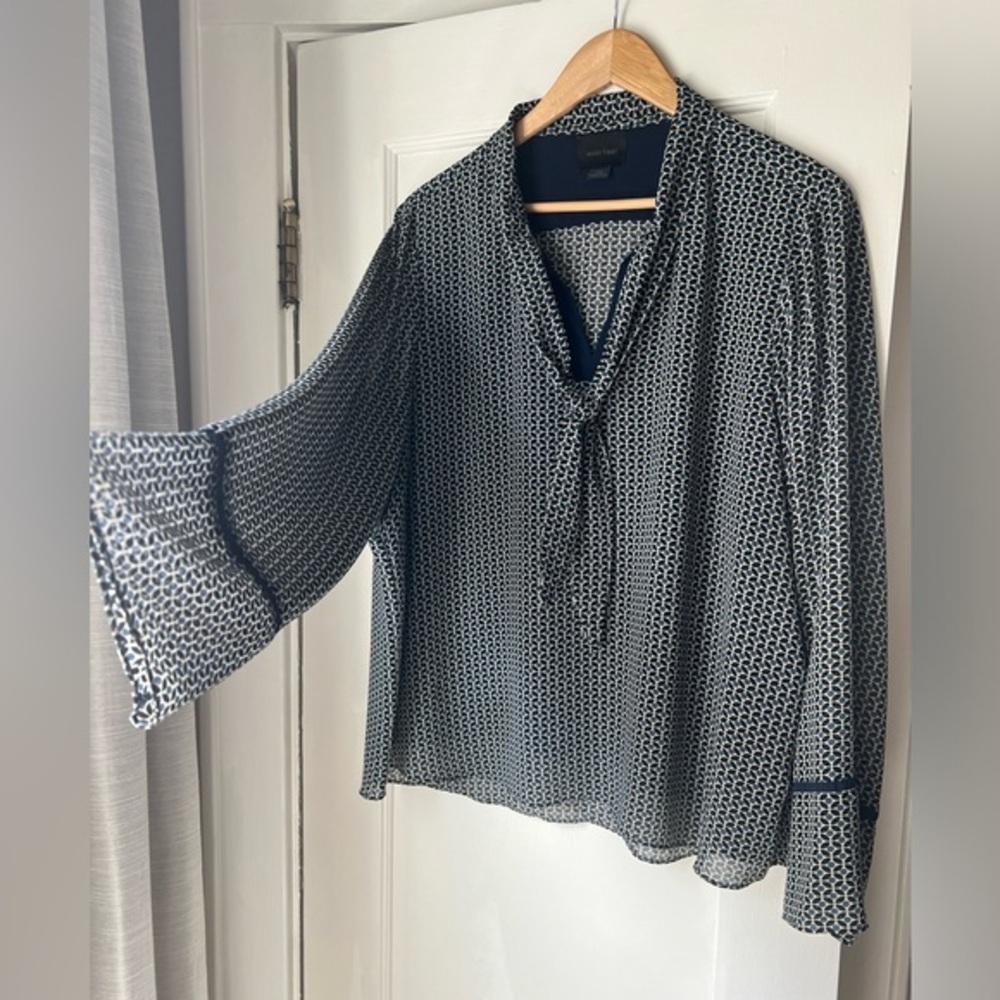 August/Eight Stitch Fix Professional Top w/ Tie & Geometric Blue Pattern XXL